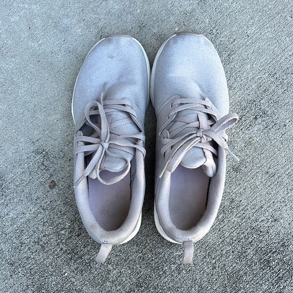 Nike Air Bella Trainers - women’s size 8 sneakers - Picture 6 of 7